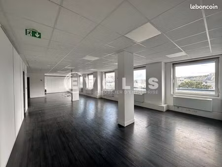 bureau 303 m²