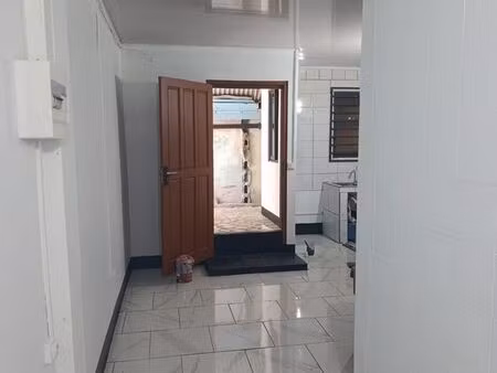 location t3 de 37 m2 /saint maurice 950 charges comprises