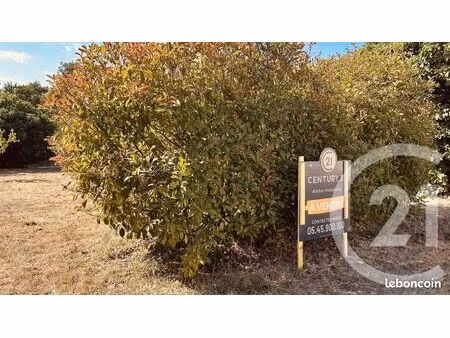 terrain 643 m² dirac
