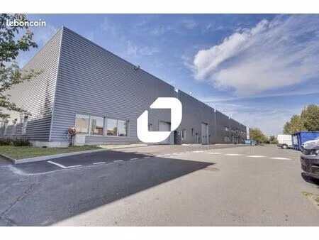 local d'activité 2 145 m²