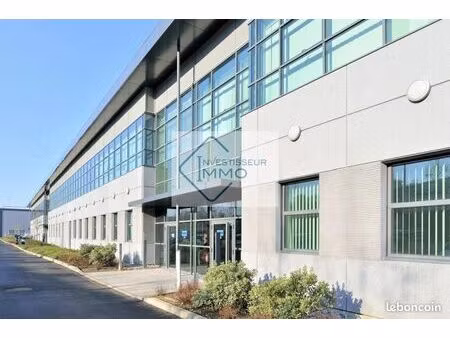 local d'activité 990 m²
