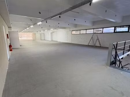 local commercial 1833 m² pantin
