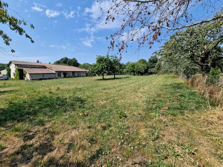 ancienne ferme avec dépendances sur terrain de 1.2 hectare