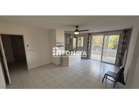 appartement 2 chambres avec grande terrasse et parking privatif dans une résidence calme e