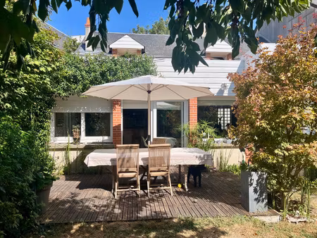 maison de charme avec jardin  cheminée et terrasse quartie