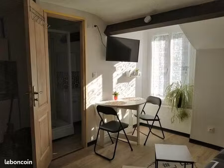joli studio meublé avec très bonne isolation