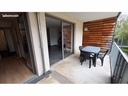 appartement t2 récent avec terrasse et parking privé etcouvert