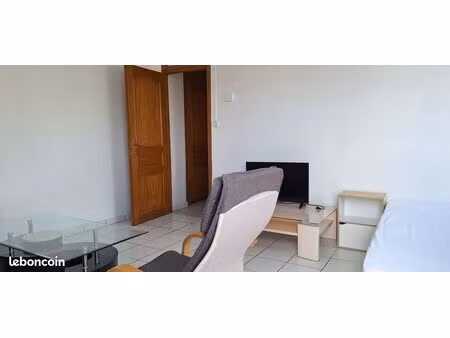 location studio meublé