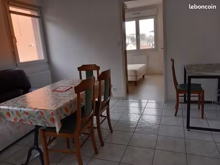 studio meublé t2 proche cv  gare sncf  ligne de bus  magasin lidl calme et mumineux