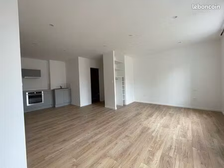 studio 30 m2 rénové disponible 05/08