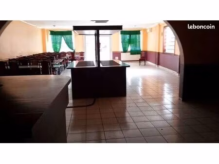 a loué locale 250 m2