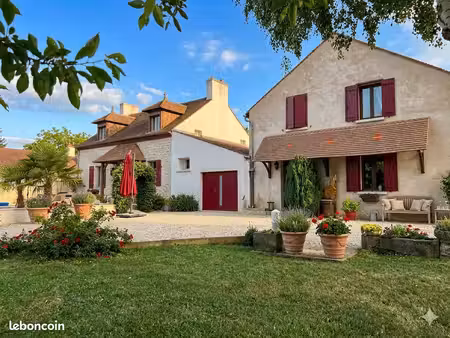 2 maisons indépendantes + piscine – 258 m² – proche dijon