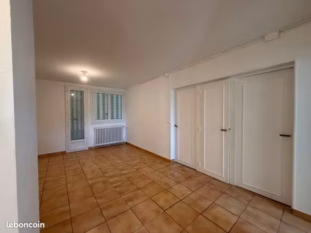 appartement t3 53m²-rez de chaussée-la souterraine