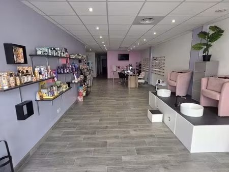 boutique 140 m² la rochefoucauld-en-angoumois