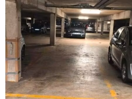 place de parking sécurisée location
