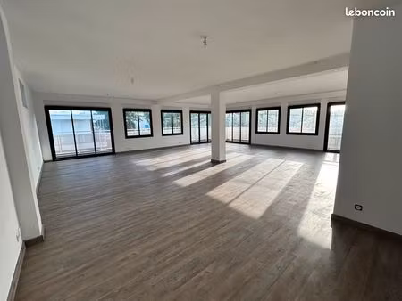 bail commercial ou professionnel 100m2 centre ville du port - idéal entreprise  bureau d'é