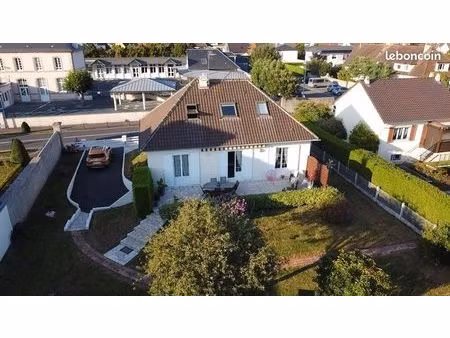 location maison meublée 120 m2 à 400m de la mer sur un terrain de 750m2 avec sous-sol (tou