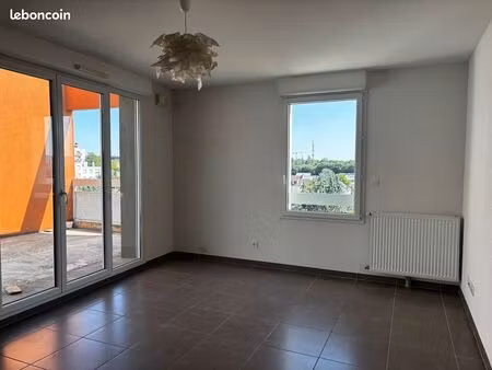 bel appartement t3 avec terrasse
