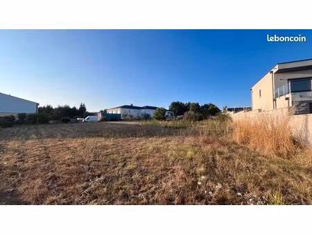 terrain à bâtir - 1 327 m² à champcevinel