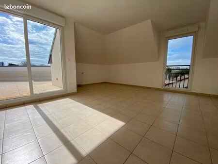 vends grand f3 69 m² et 20 m² terrasse exposée sud sans vis à vis creteil église