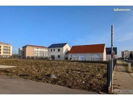 terrain 419 m² luce