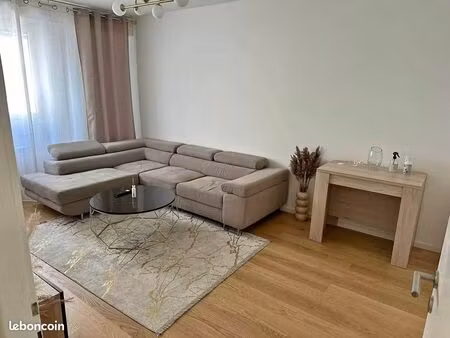 t3 50 m2 meublé  chauffage inclus  bon standing et jolie vue sur la ville