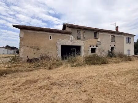 bâtisse à rénover avec fort potentiel à upie
