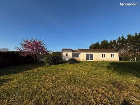 ? maison lumineuse plain-pied - 111 m2 + pièce évolutive - terrain 2500 m2 - 15 min berger