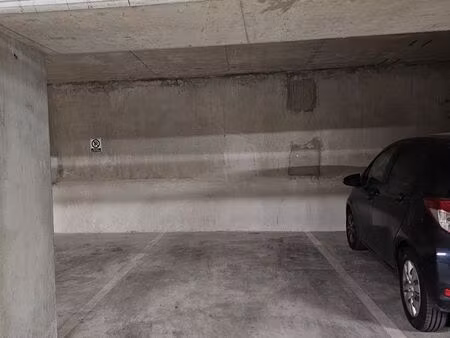 place de parking couverte - bagneux / arcueil-cachan - résidence récente