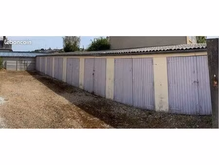 8 garages boxs