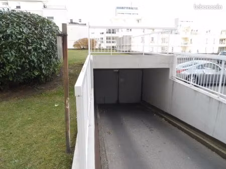 location box fermé - métro mairie d'ivry