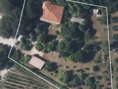 maison sur 4350 m2 + dépendances