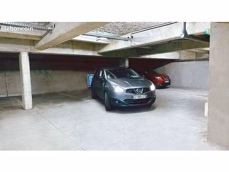 loué parking souterrain sécurisé