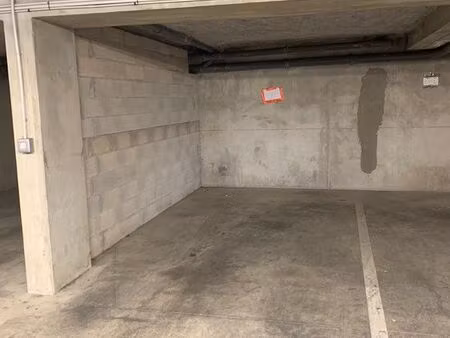 location place de parking sous terrain