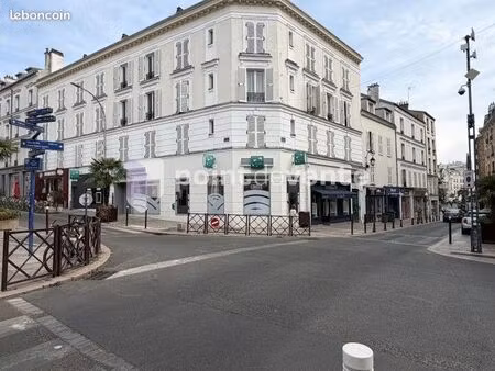 commerce habillement/textile 93 m²