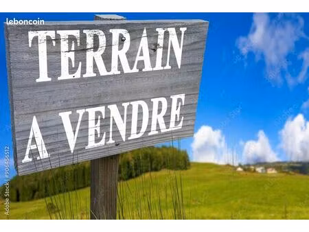 terrain 786 m² guiclan