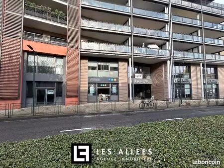 commerce 95 m²