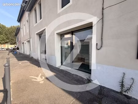 boutique 45 m² chabeuil