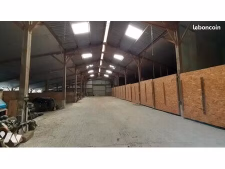 local divers 1700 m² st potan