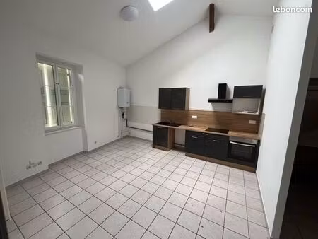 appartement t2  saint donat  centre avec garage
