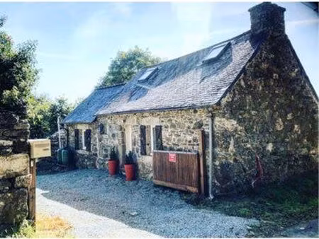 maison typique bretonne au calme