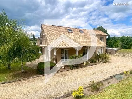 villa 5 pièces 150 m²