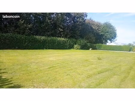 terrain privé à la campagne