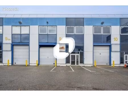 local d'activité 1 699 m²