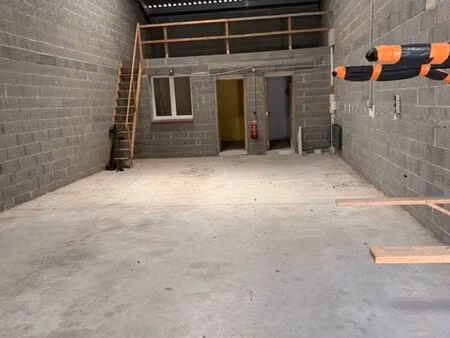 local commercial dépôt