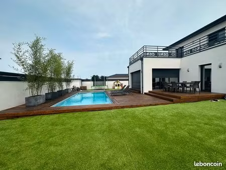 maison moderne avec piscine 4 chambres