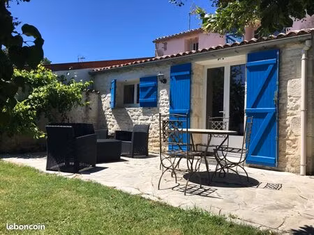 à louer – charmante maison charentaise meublée avec jardin