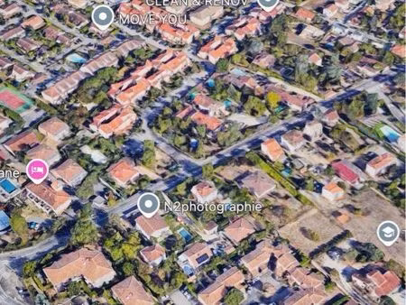 vend terrain d’un quartier résidentiel