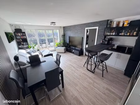 vends appartement 60m2 récent dernier étage - 3 pièces lumineux avec terrasse  vue forêt +
