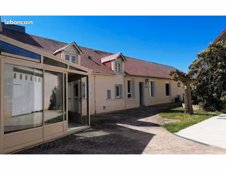 grande maison familiale avec jardin et dépendances